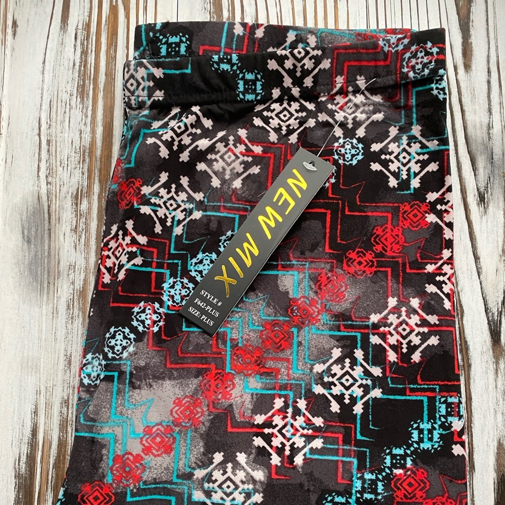 PLUS SIZE Women’s Aztec print leggings BRAND NEW